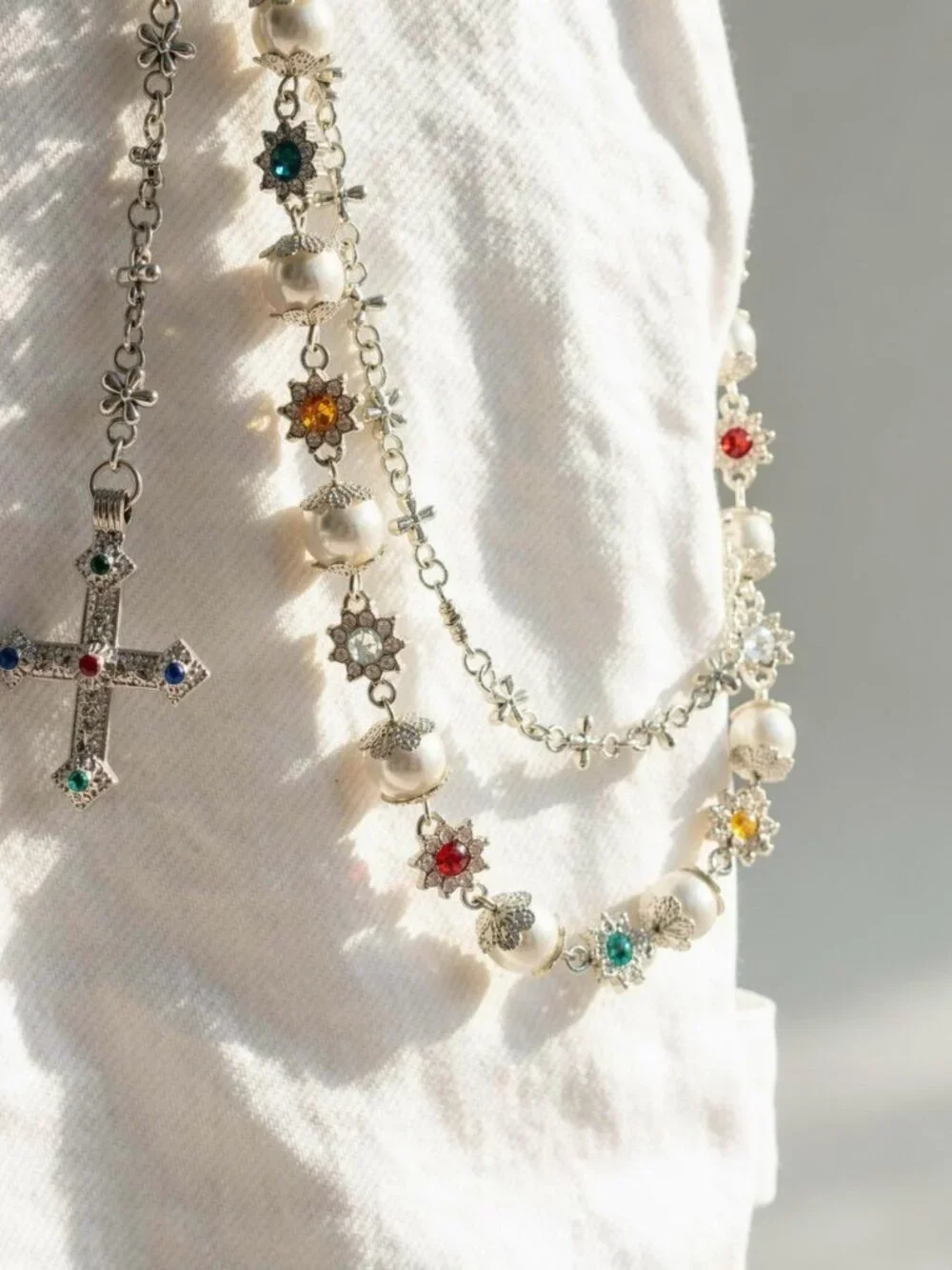 Y2k 2000s style silver chain belt with faux pearls and cross pendant